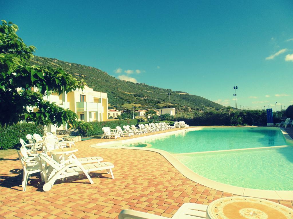 בוסה Resort Isola Rossa מראה חיצוני תמונה
