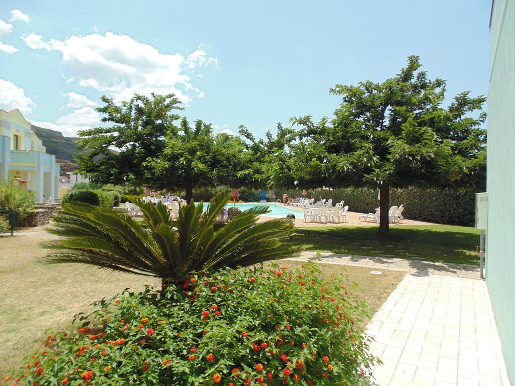 בוסה Resort Isola Rossa מראה חיצוני תמונה