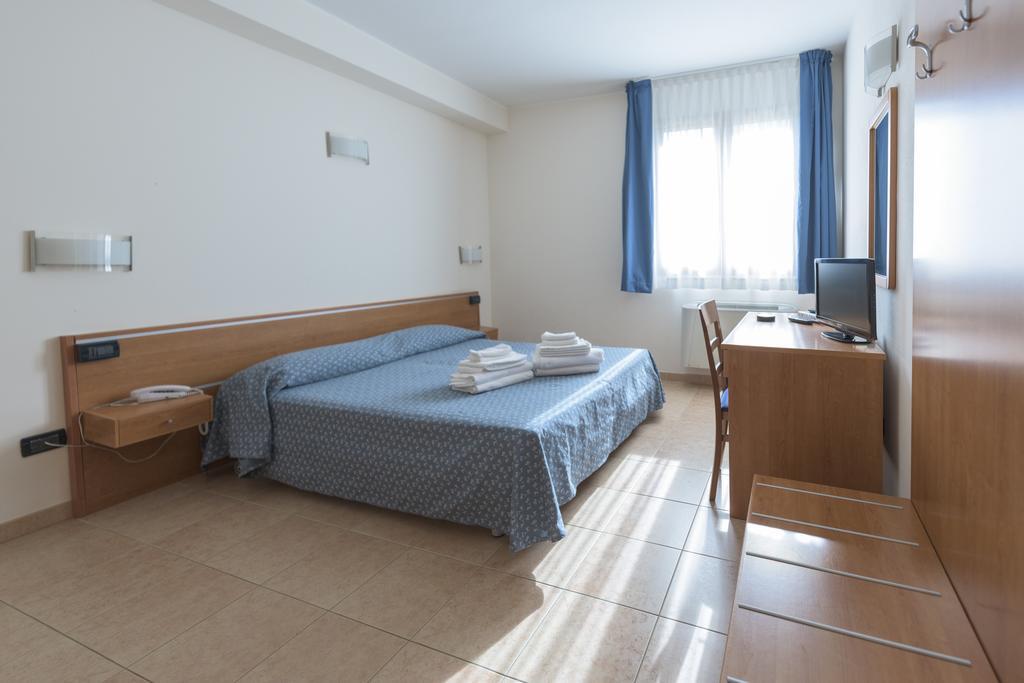 בוסה Resort Isola Rossa חדר תמונה