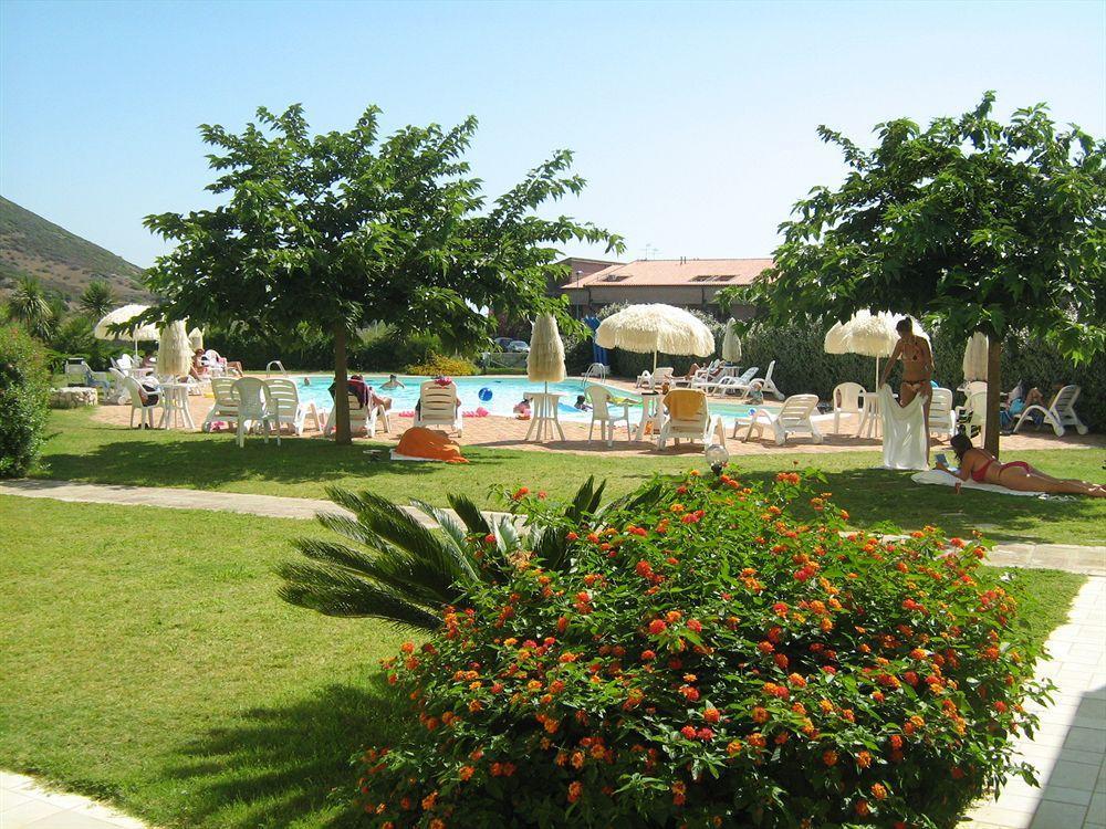 בוסה Resort Isola Rossa מראה חיצוני תמונה