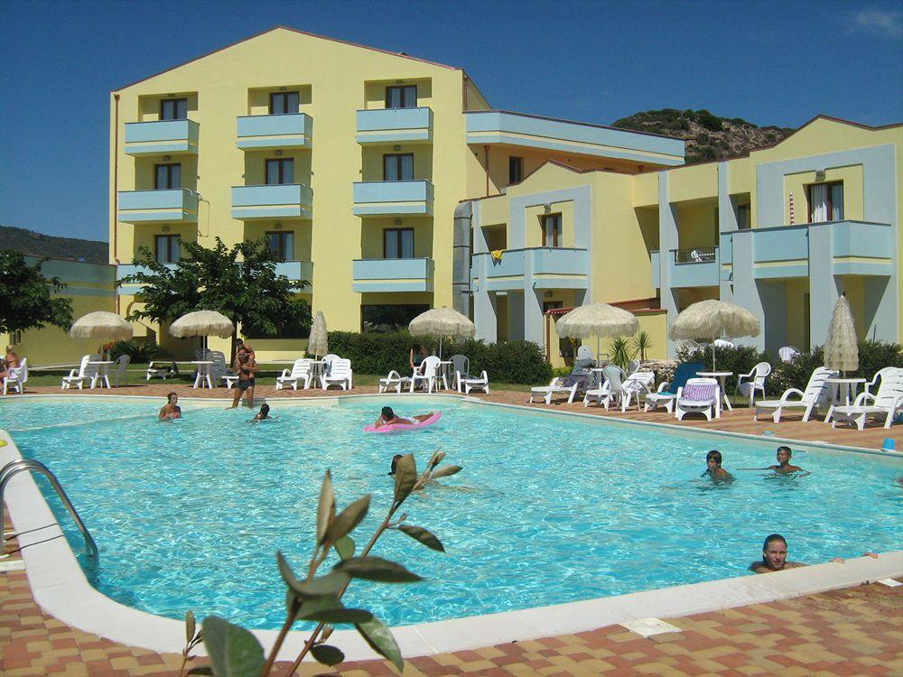 בוסה Resort Isola Rossa מראה חיצוני תמונה